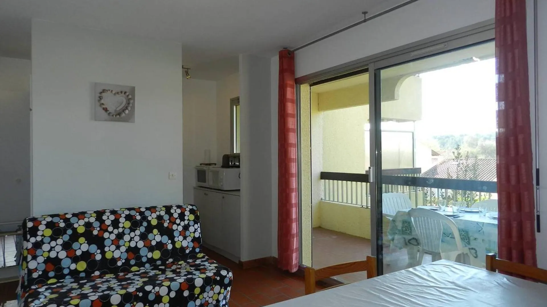 Charmant T2 Avec Terrasse Et Parking Au Calme, Le Lavandou - Fr-1-251-766 فرنسا