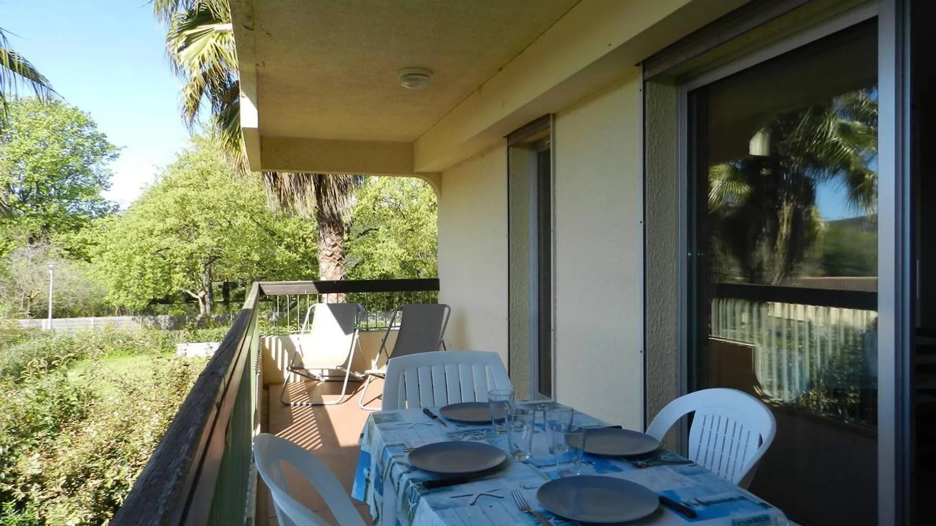 Charmant T2 Avec Terrasse Et Parking Au Calme, Le Lavandou - Fr-1-251-766 شقة