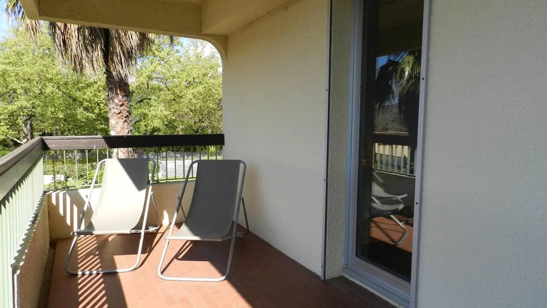 Charmant T2 Avec Terrasse Et Parking Au Calme, Le Lavandou - Fr-1-251-766